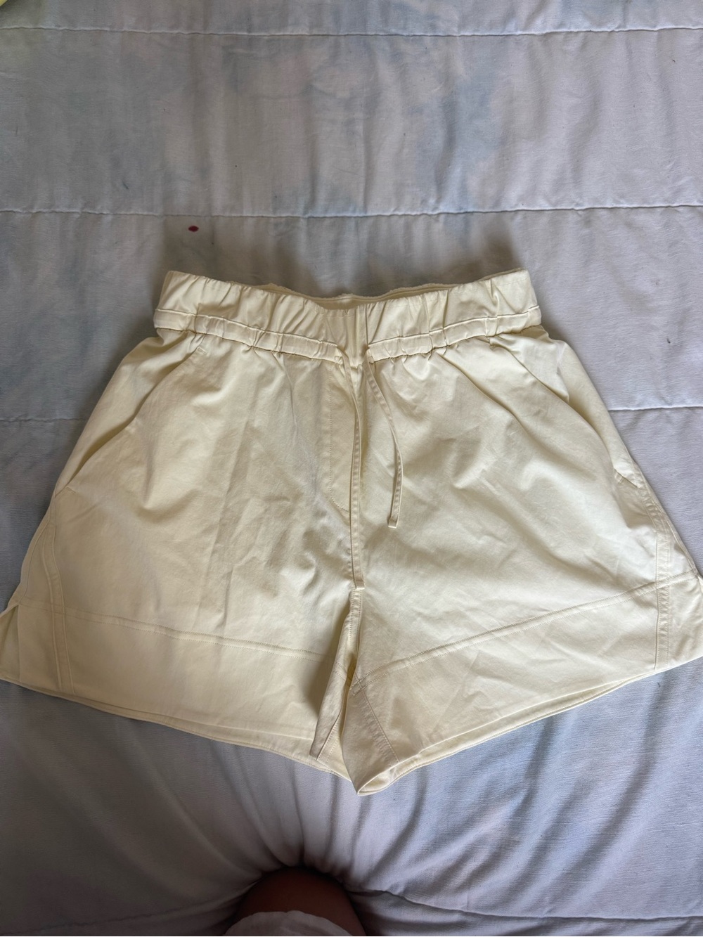lululemon athletica butter yellow Elastic-Waist xs shorts